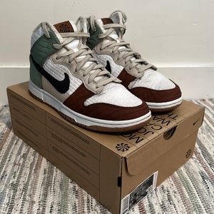 NIKE-DUNK HIGH LX- SIZE 10 US W/8.5 US M